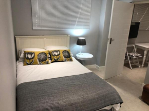 Private Bachelor Pad in Sea Point